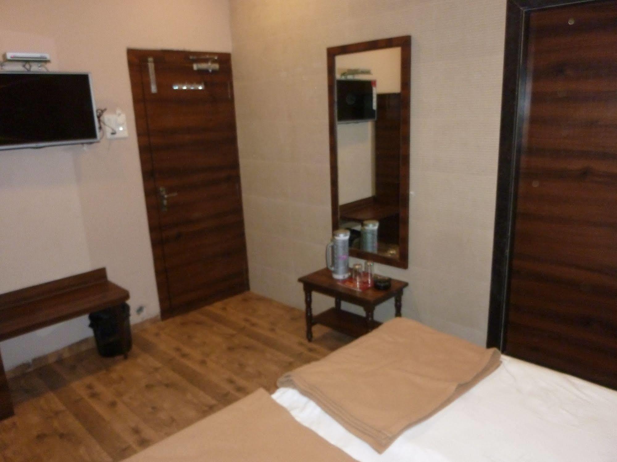 Hotel Regal Palace Mumbai Exterior foto