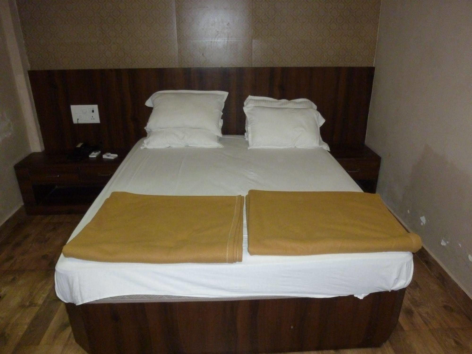 Hotel Regal Palace Mumbai Exterior foto