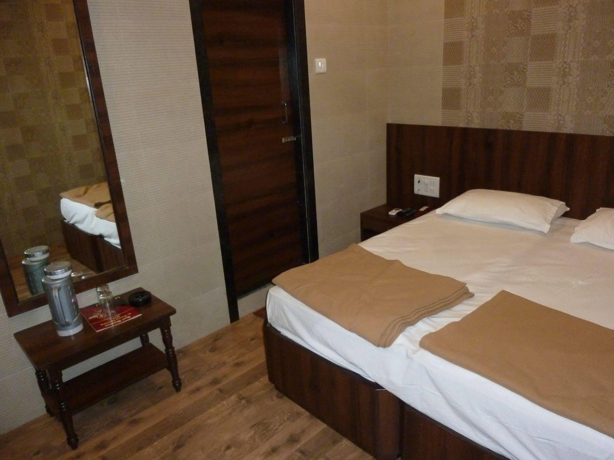 Hotel Regal Palace Mumbai Exterior foto